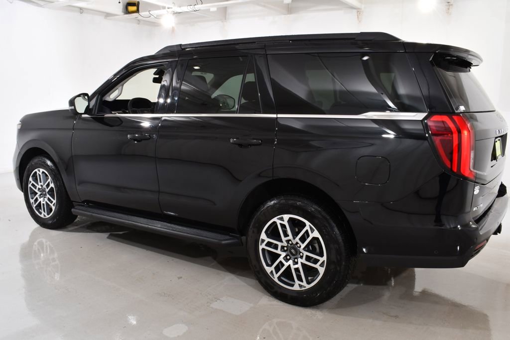Used 2025 Ford Expedition Active AWD/4WD image 15