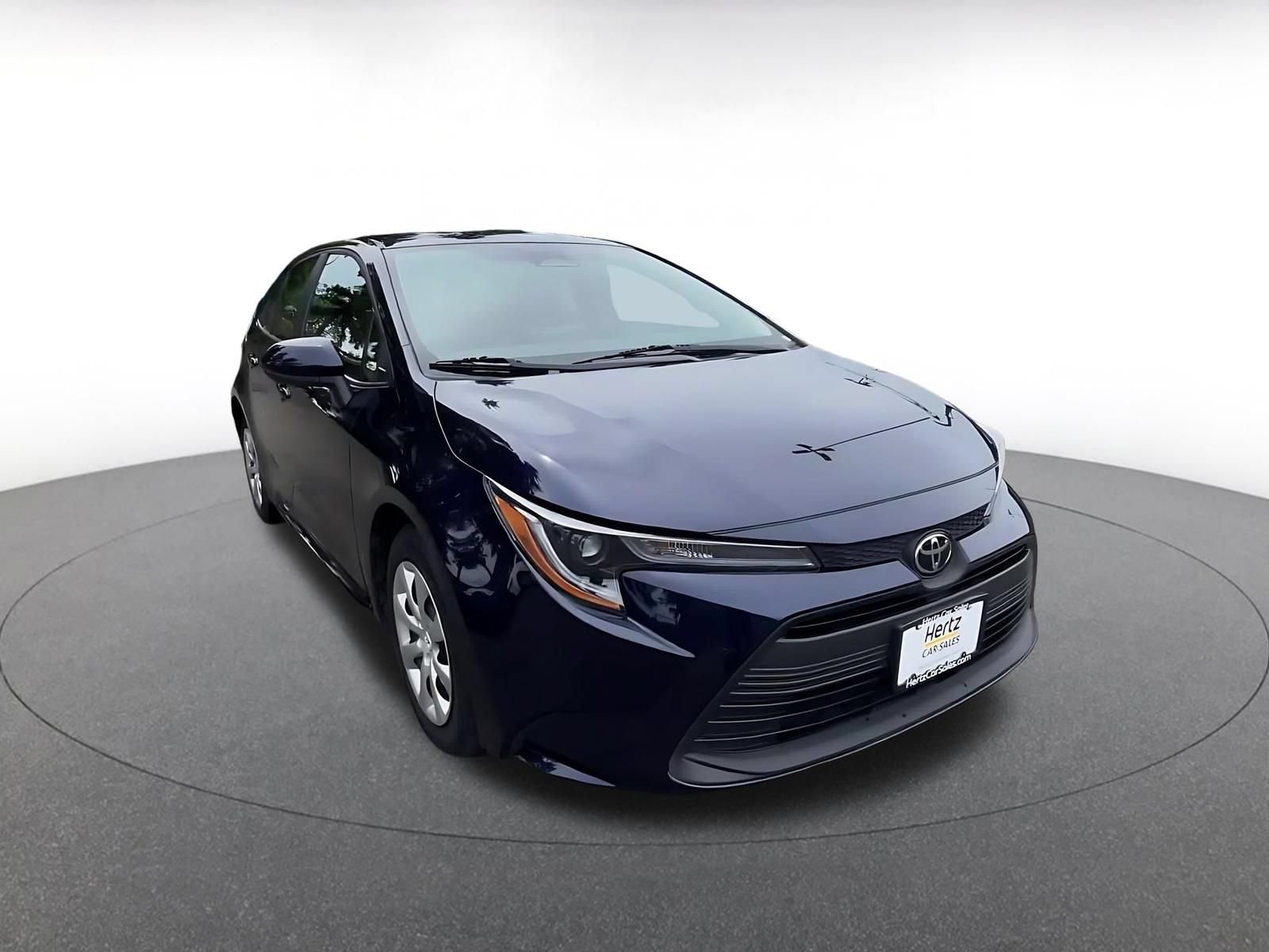 Used 2025 Toyota Corolla LE FWD image 3