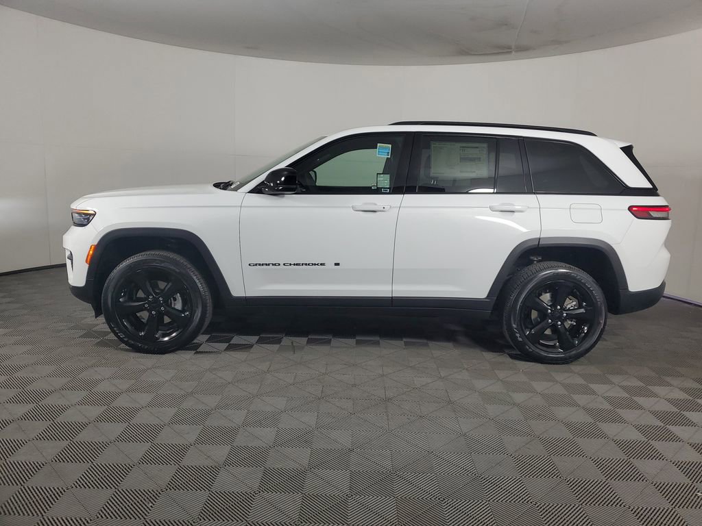 New 2025 Jeep Grand Cherokee Altitude image 7