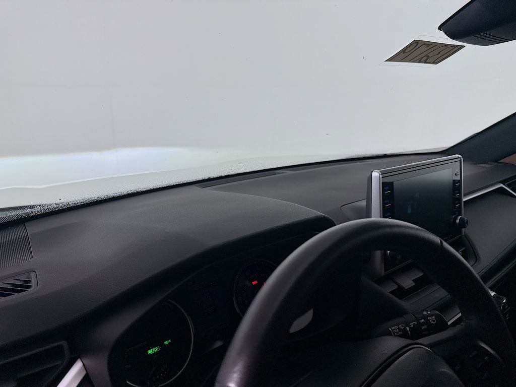 Used 2022 Toyota RAV4 SE image 9