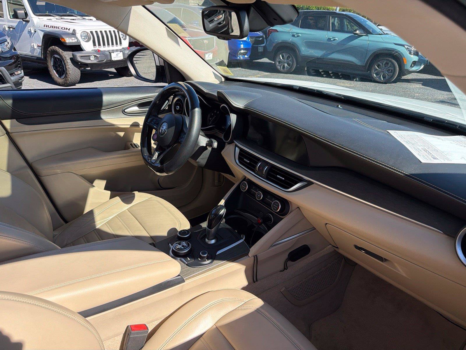 Used 2019 Alfa Romeo Stelvio Ti Lusso w/ Quick Order Package 22X Lusso AWD/4WD image 14