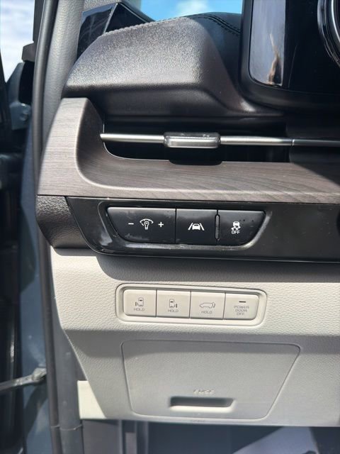 Used 2023 Kia Carnival EX image 20