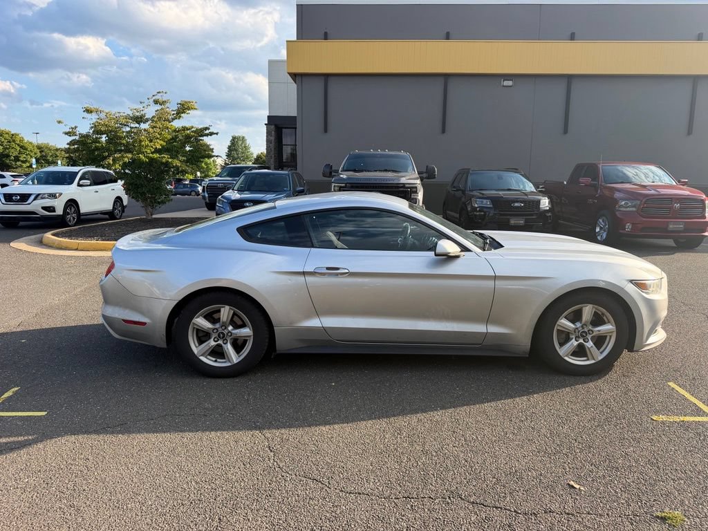 Used 2015 Ford Mustang Coupe RWD image 5