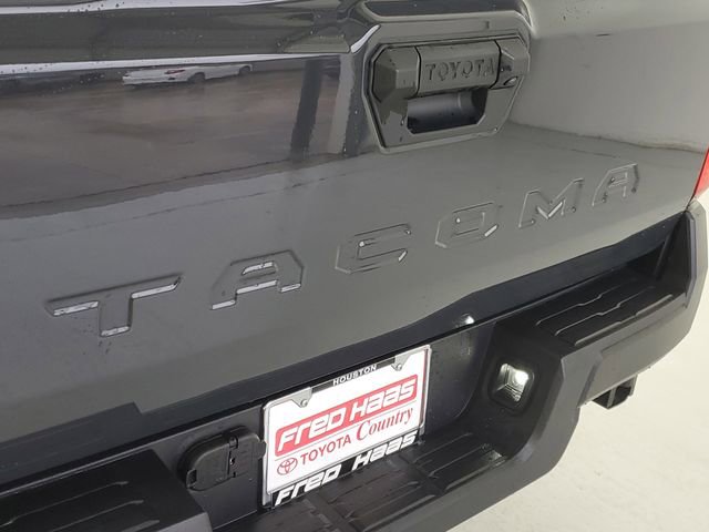 Used 2025 Toyota Tacoma SR AWD/4WD image 9