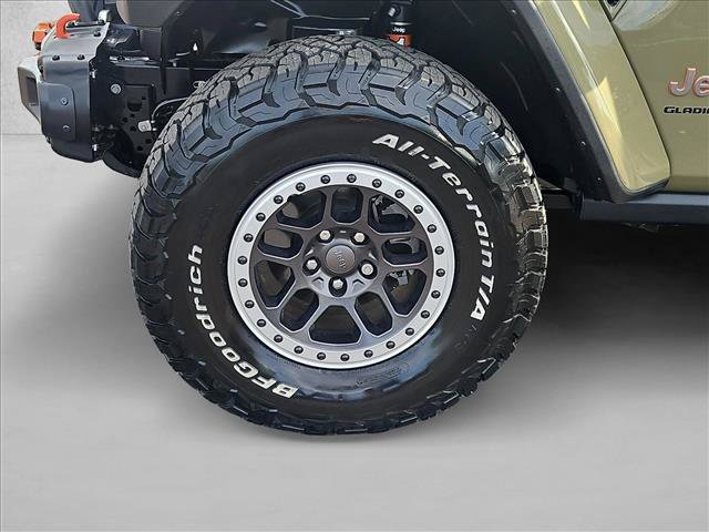 Used 2025 Jeep Gladiator Mojave AWD/4WD image 19