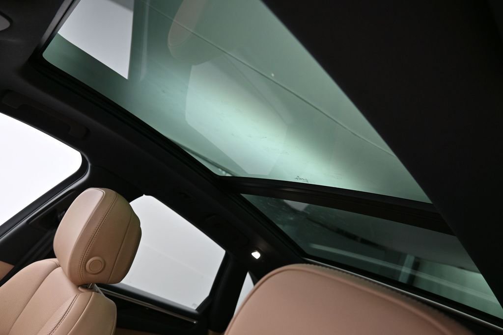 Certified 2023 Porsche Macan Turbo AWD/4WD image 10