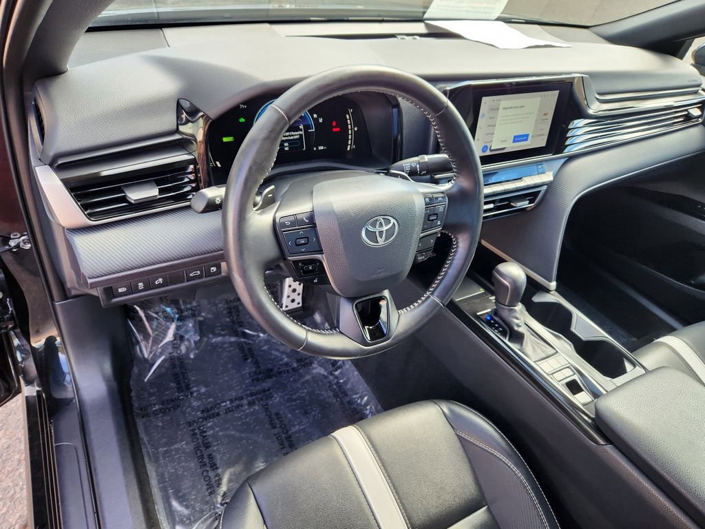 Used 2025 Toyota Camry SE image 9