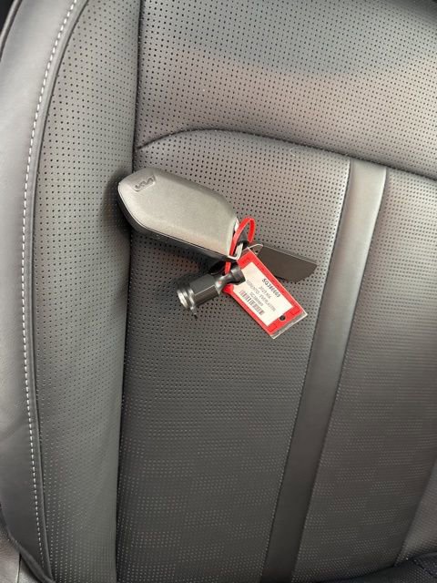 Certified 2025 Kia Sorento S image 31