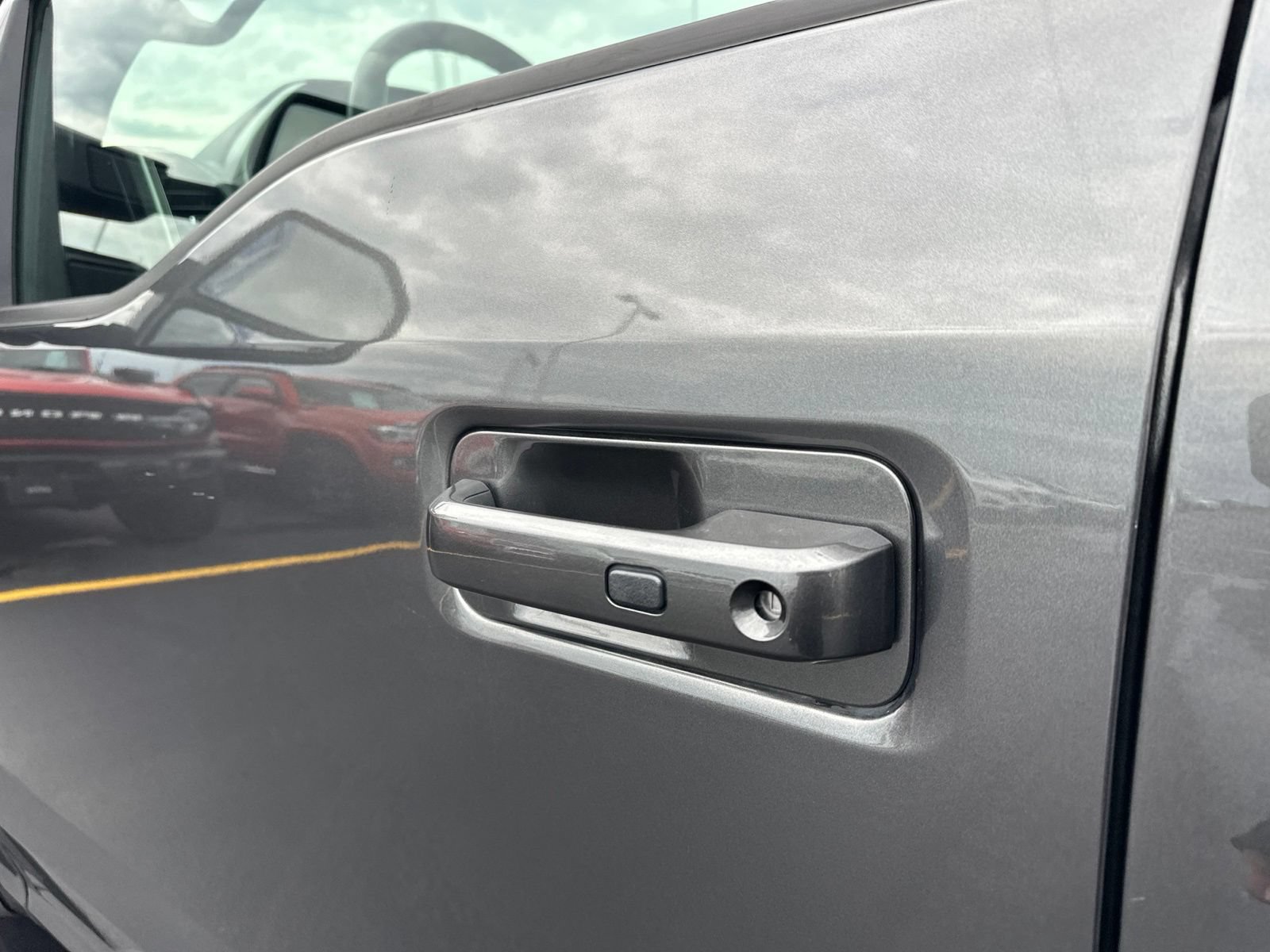 Used 2019 Ford F150 Lariat w/ Equipment Group 502A Luxury AWD/4WD image 13