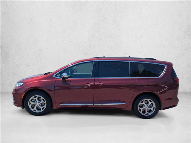 Used 2023 Chrysler Pacifica Limited FWD image 9