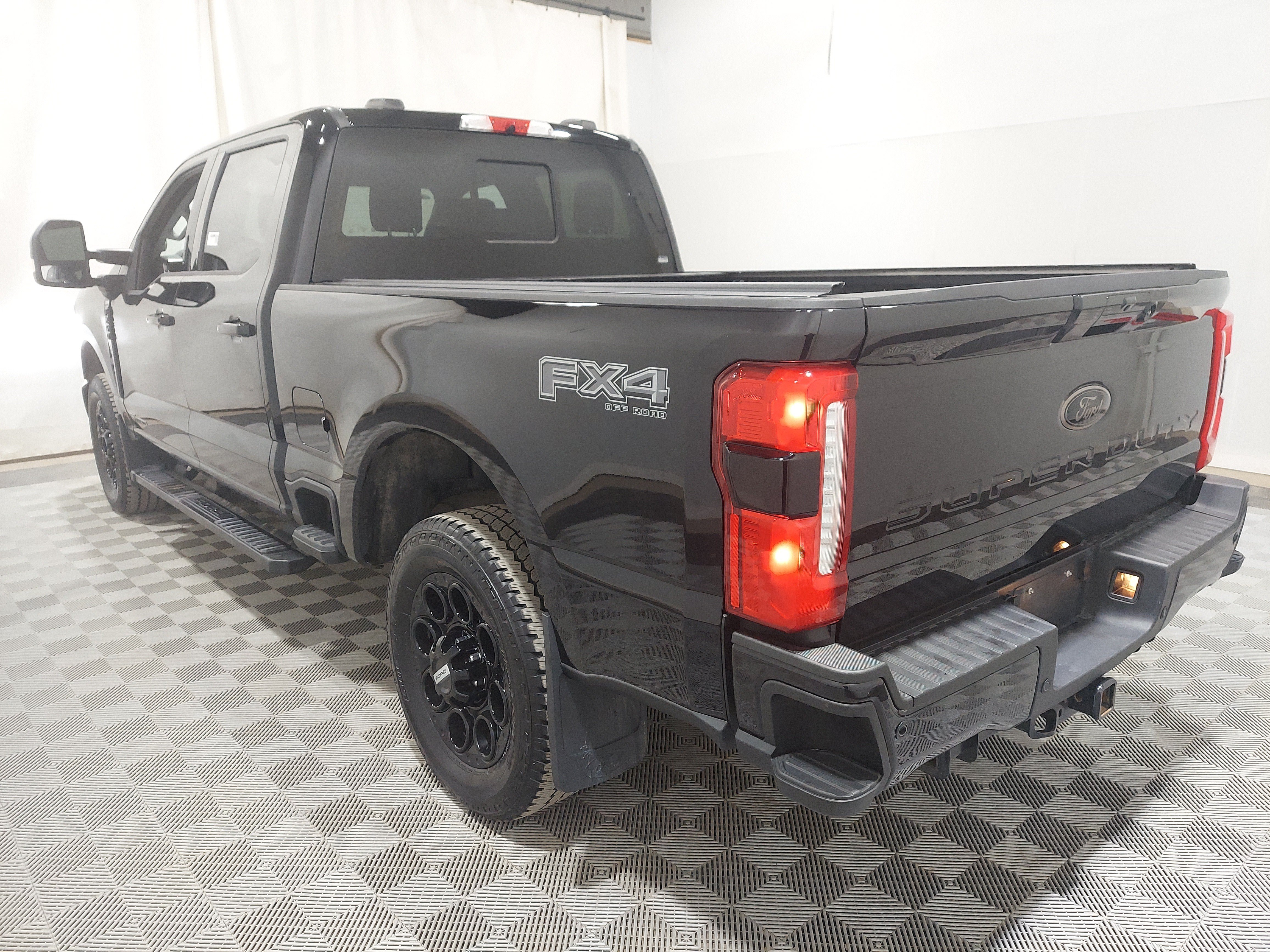 Used 2024 Ford F250 Lariat w/ Lariat Ultimate Package AWD/4WD image 2