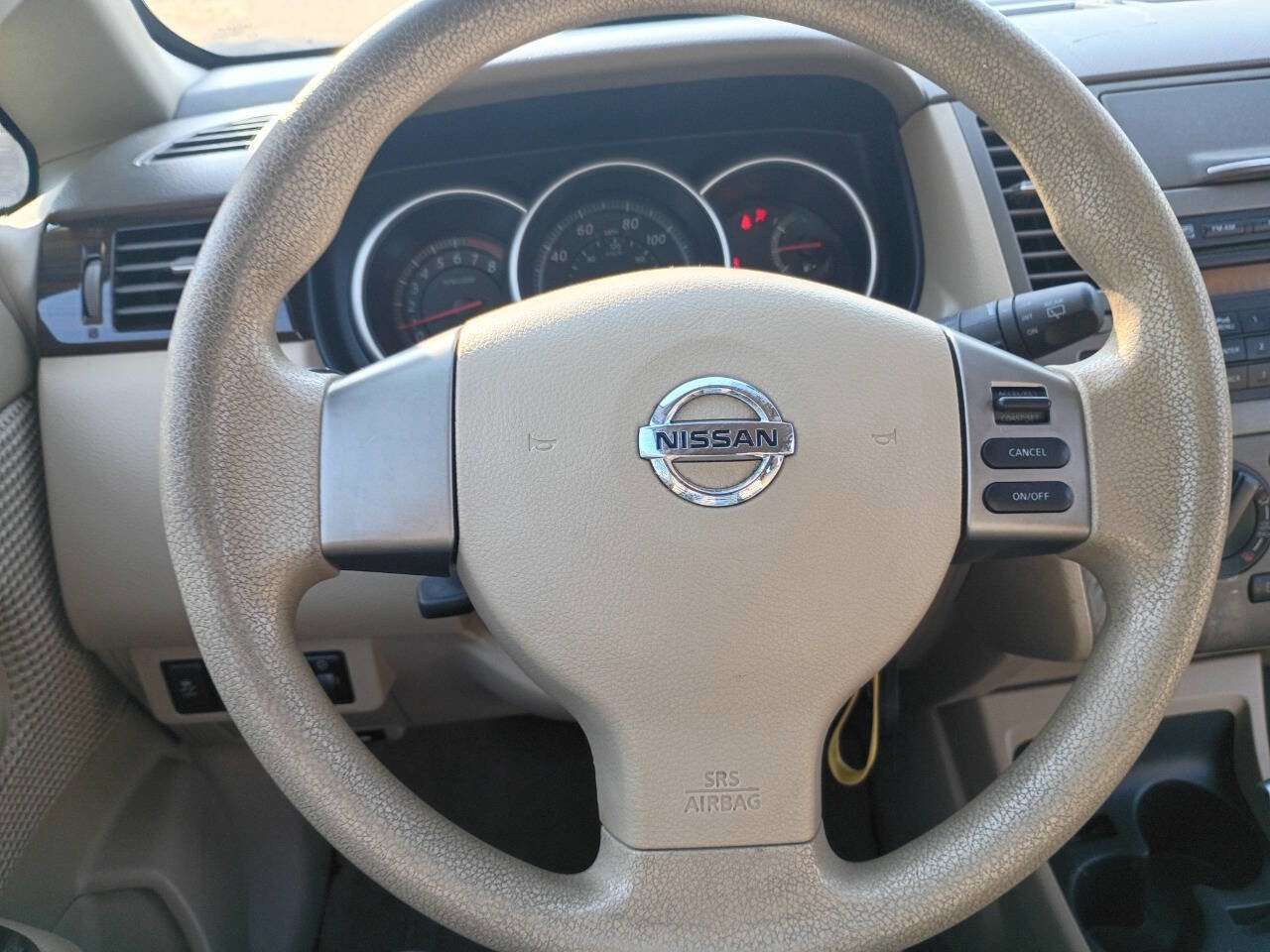 Used 2011 Nissan Versa SL image 10