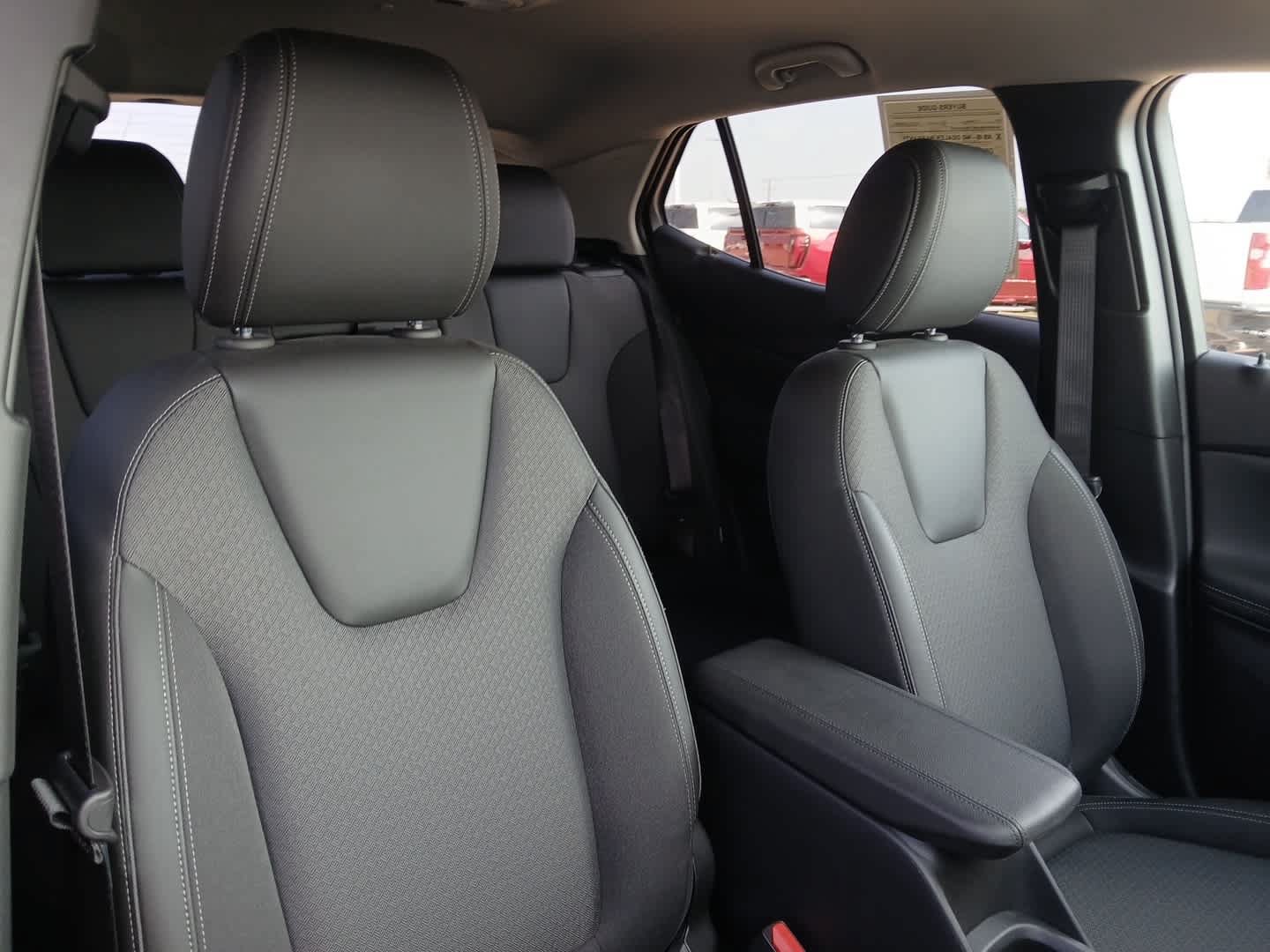 Used 2025 Buick Encore GX Preferred w/ Comfort Package AWD/4WD image 89