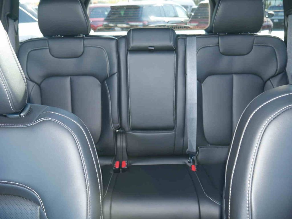 New 2025 Jeep Grand Cherokee Limited w/ Luxury Tech Group II image 39