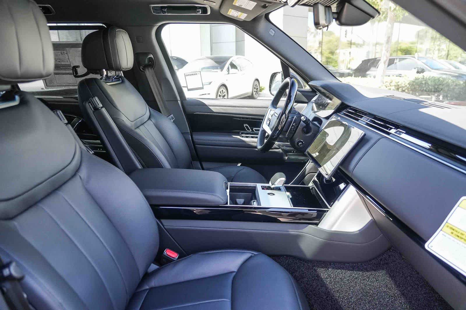 New 2026 Land Rover Range Rover Long Wheelbase SE AWD/4WD image 16