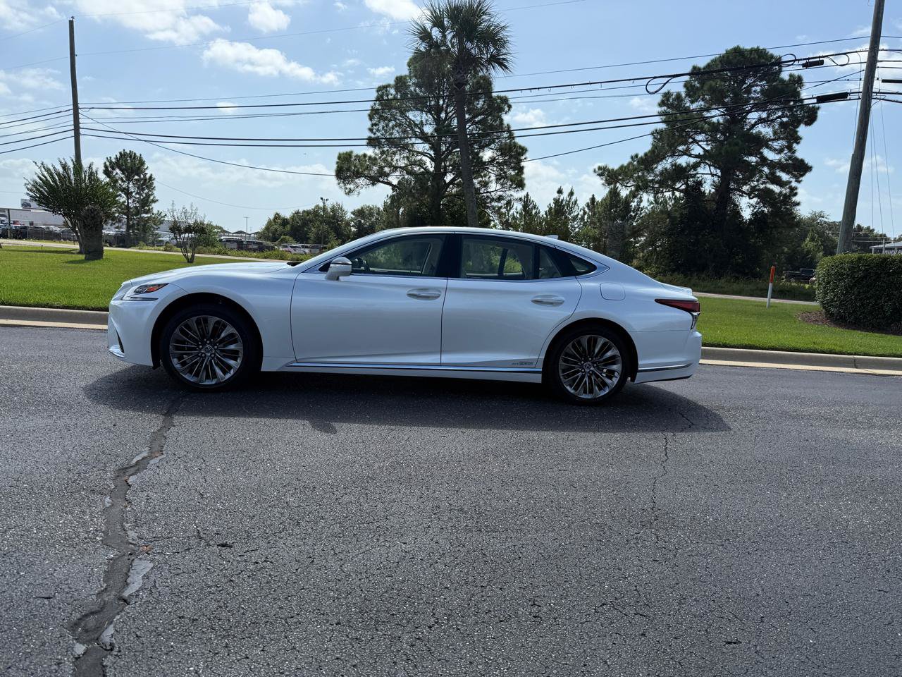 Used 2018 Lexus LS 500h AWD w/ Interior Upgrade Package image 2