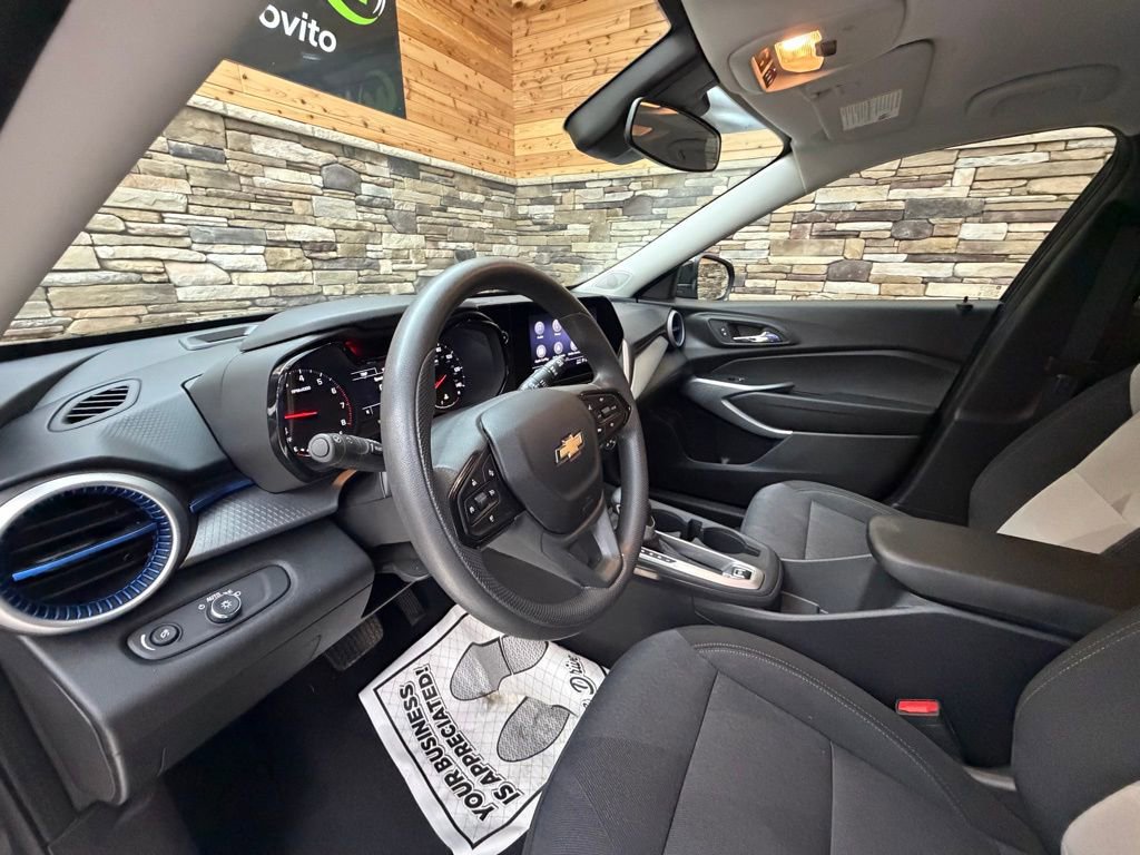 Used 2024 Chevrolet Trax LS w/ LS Convenience Package image 10
