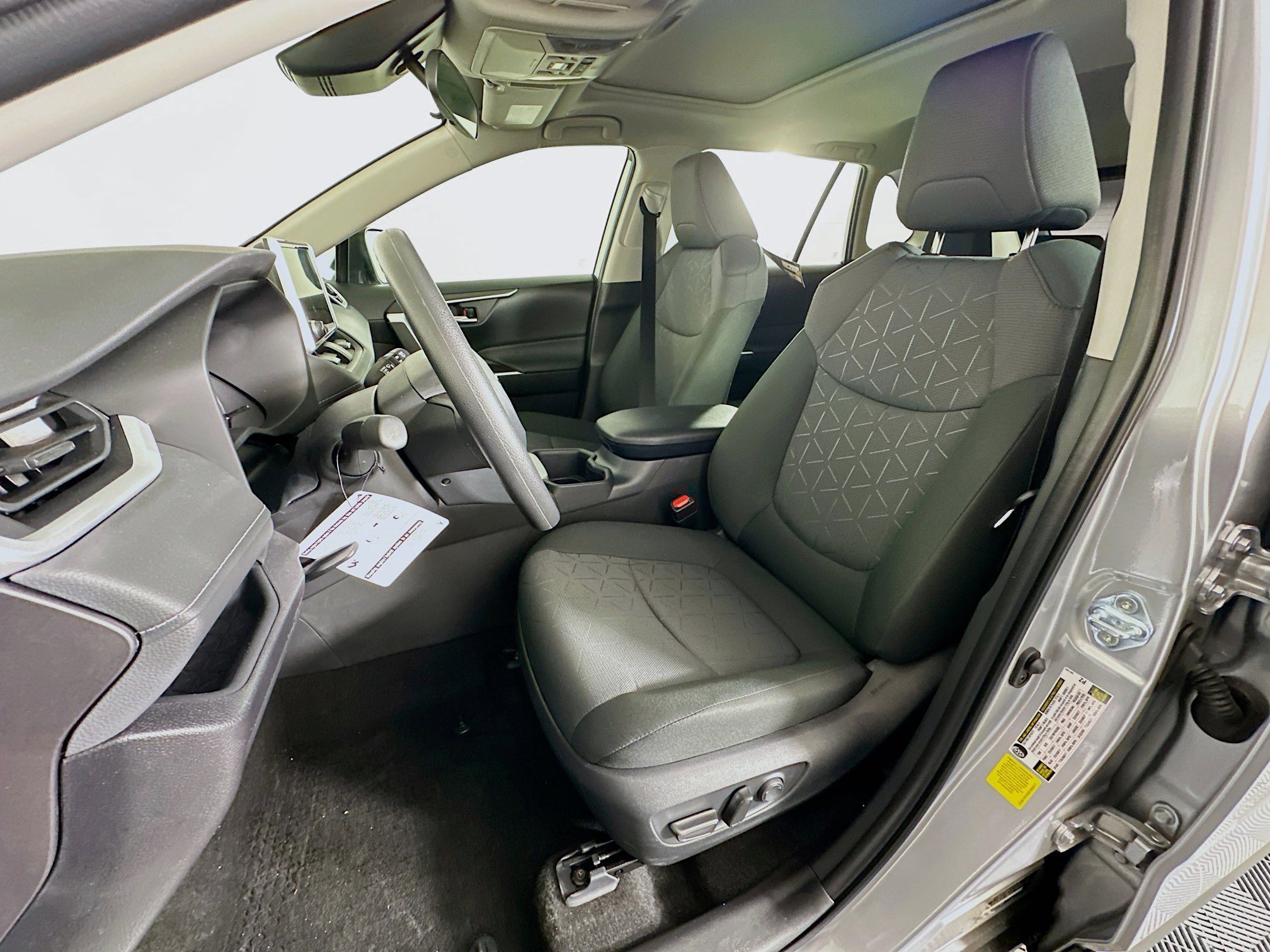 Used 2025 Toyota RAV4 XLE w/ Convenience Package FWD image 13