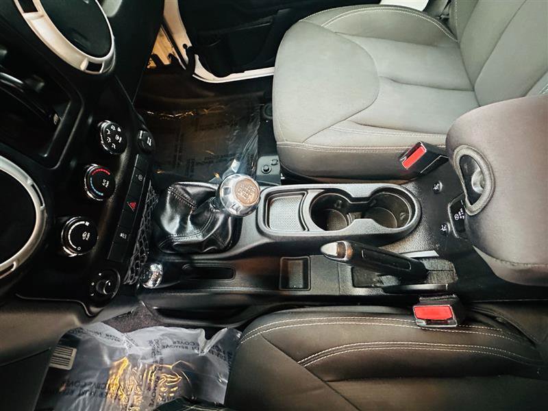 Used 2015 Jeep Wrangler Unlimited Sahara image 11