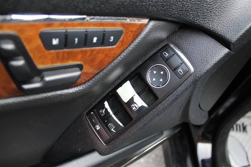 Used 2011 Mercedes-Benz C 300 4MATIC Sedan image 12
