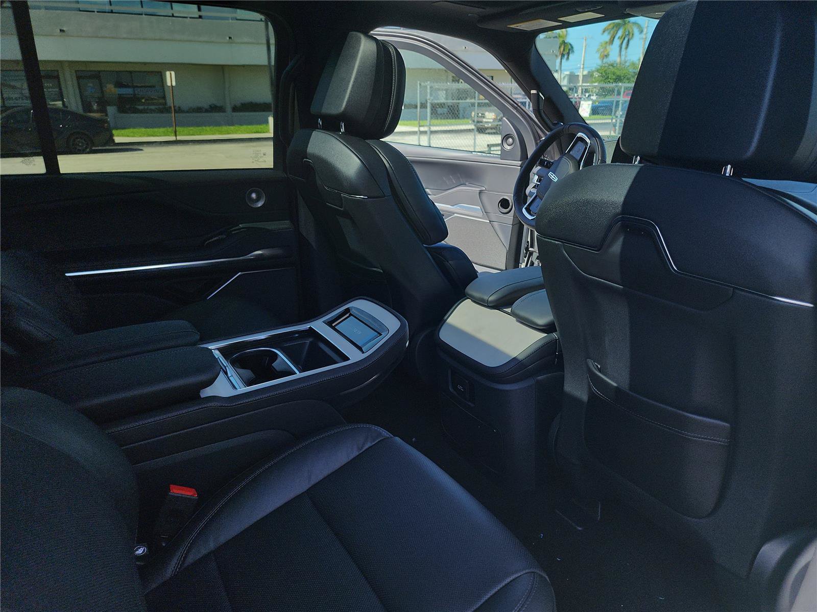 New 2027 Lincoln Navigator Reserve w/ Jet Appearance Package AWD/4WD image 24