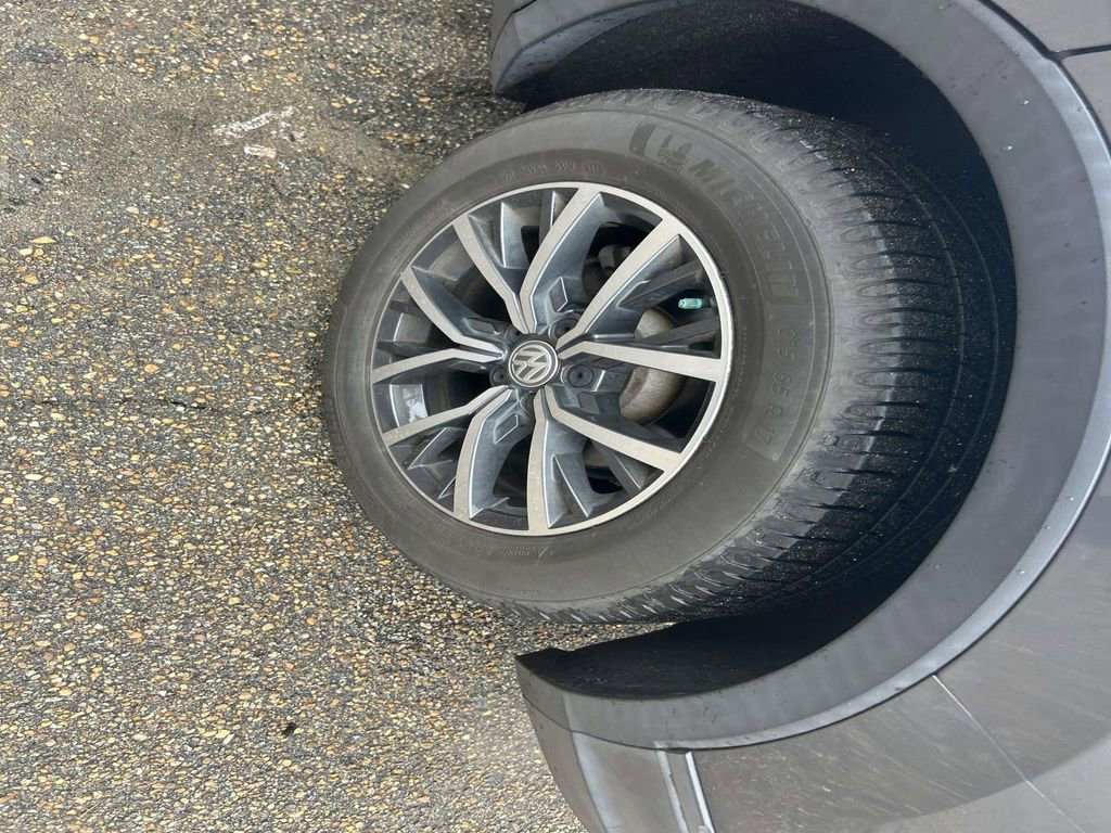 Used 2019 Volkswagen Tiguan SE w/ Panoramic Sunroof Package image 15