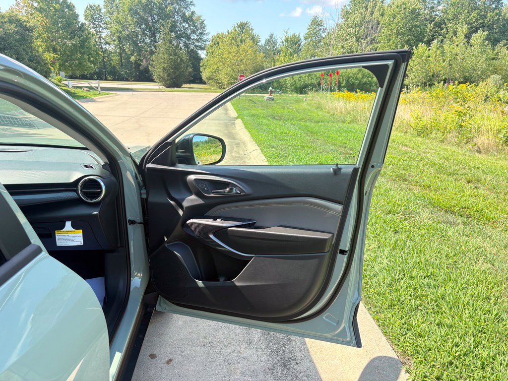 New 2026 Chevrolet Trax ACTIV w/ Sunroof Package FWD image 27