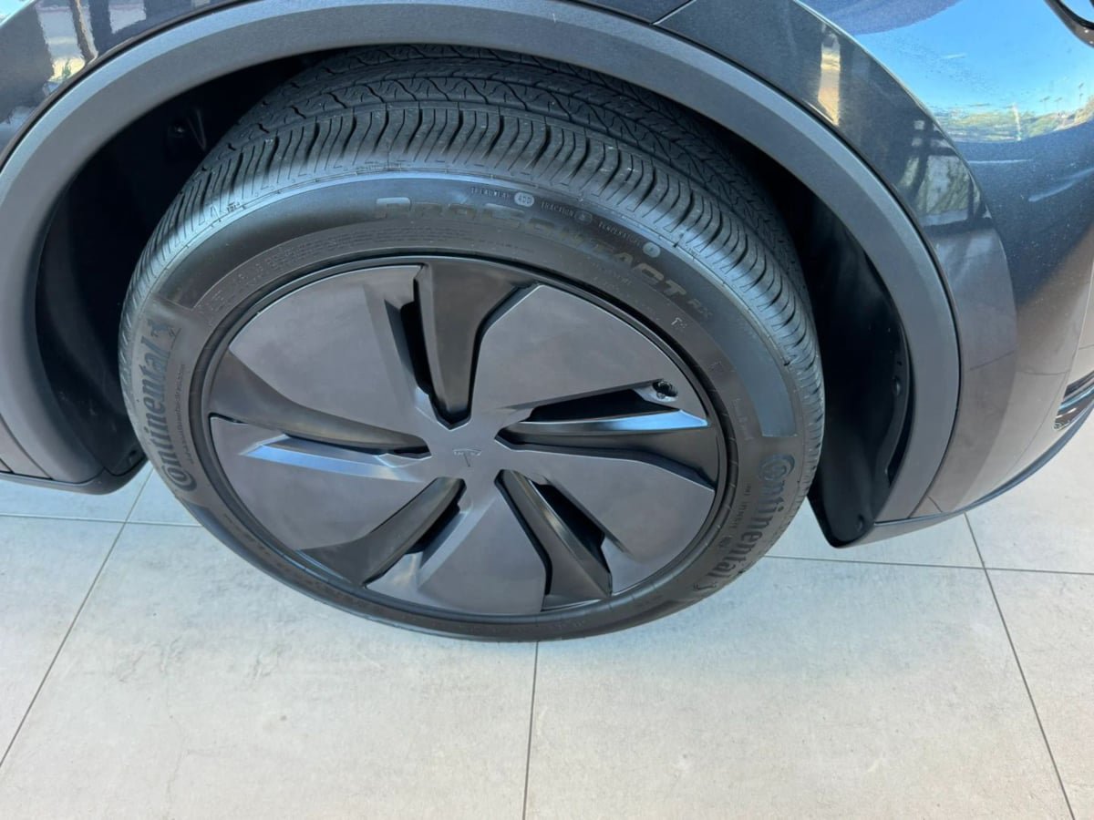 Used 2026 Tesla Model Y AWD image 36