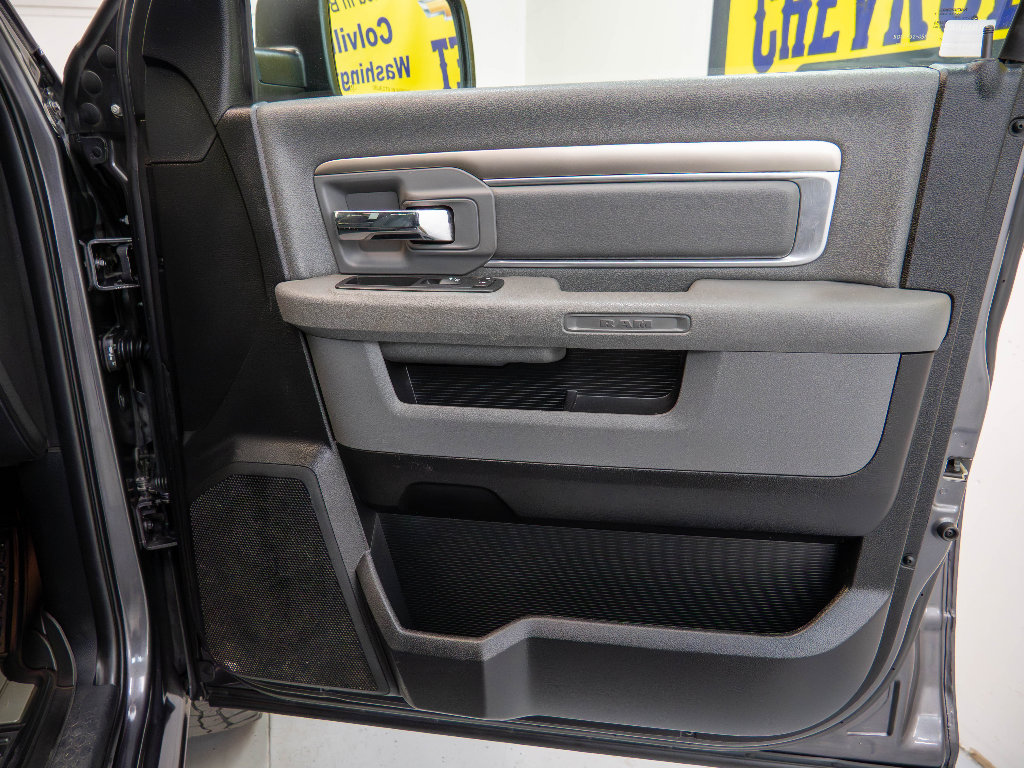 Used 2016 RAM 1500 Classic SLT AWD/4WD image 14