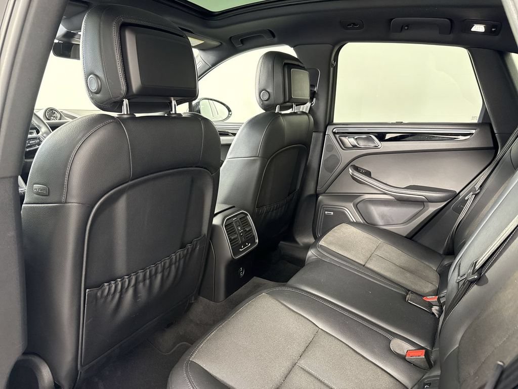 Certified 2022 Porsche Macan S AWD/4WD image 26