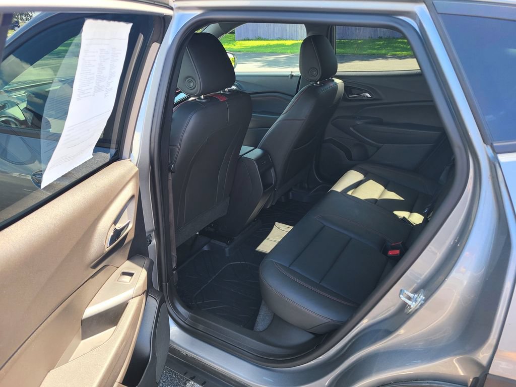 Used 2025 Chevrolet Trax RS FWD image 18