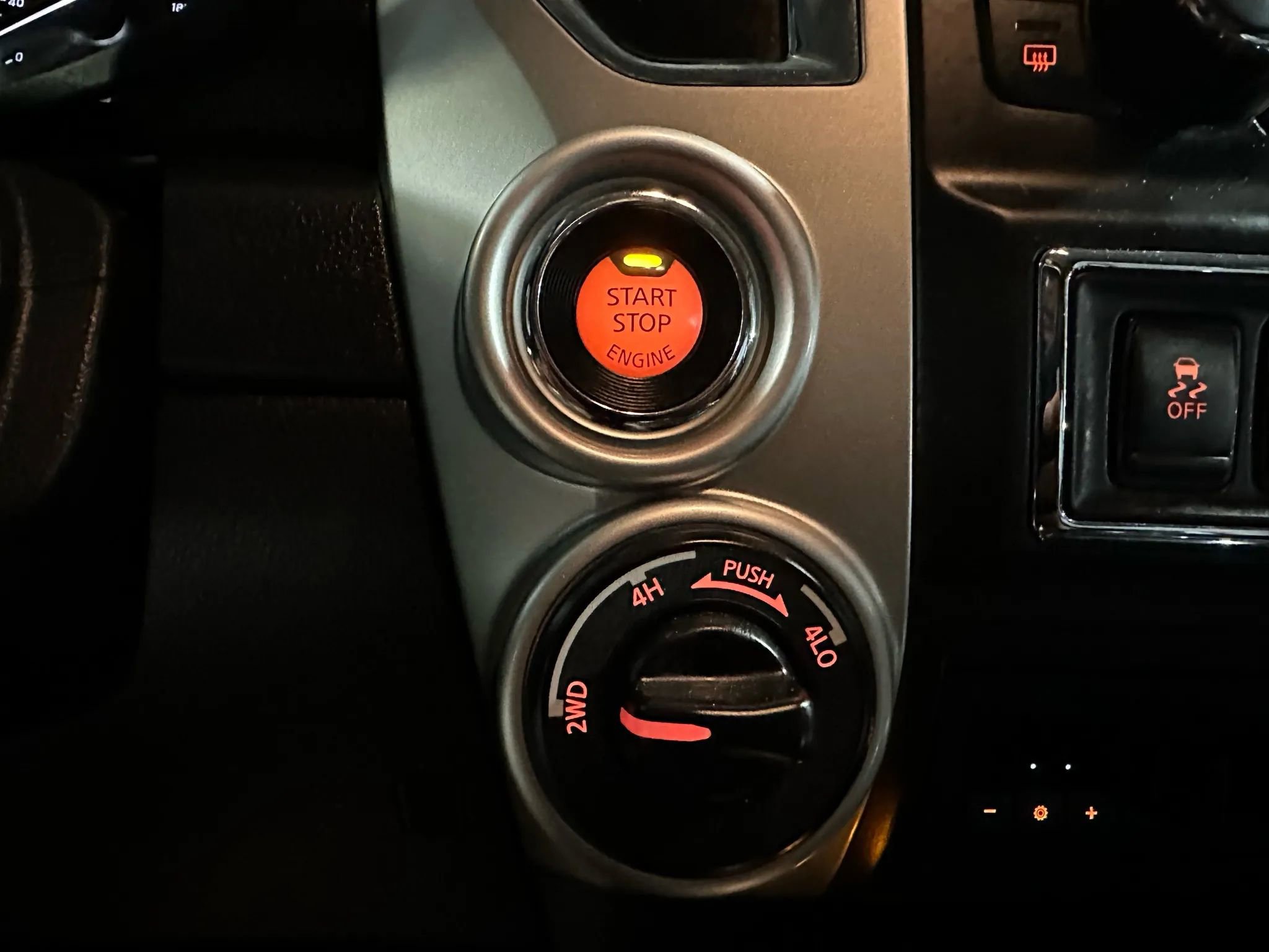 Used 2017 Nissan Titan SL image 22