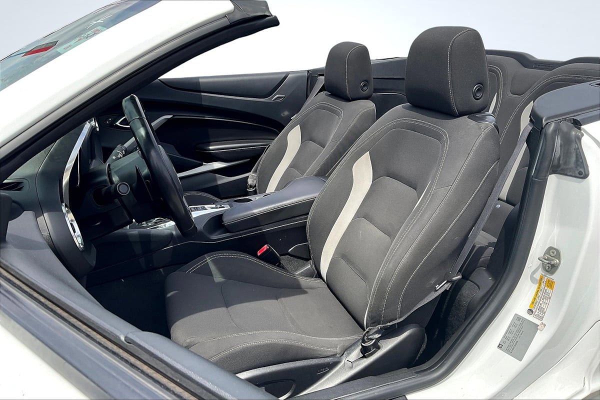 Used 2018 Chevrolet Camaro LT RWD image 22