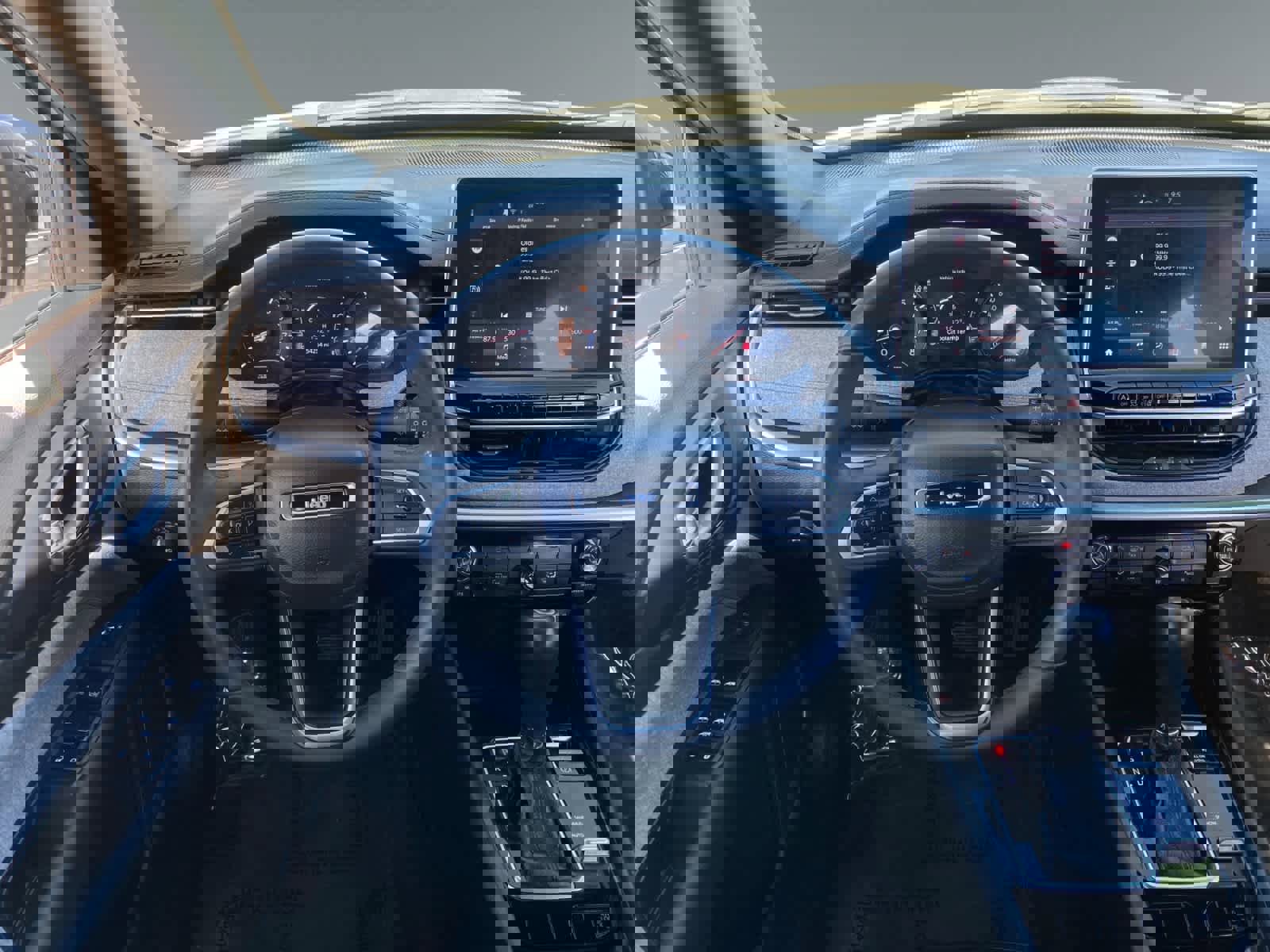 Used 2024 Jeep Compass Latitude image 12