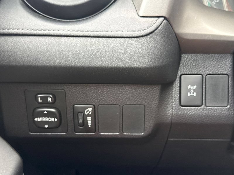 Used 2016 Toyota RAV4 LE AWD/4WD image 28