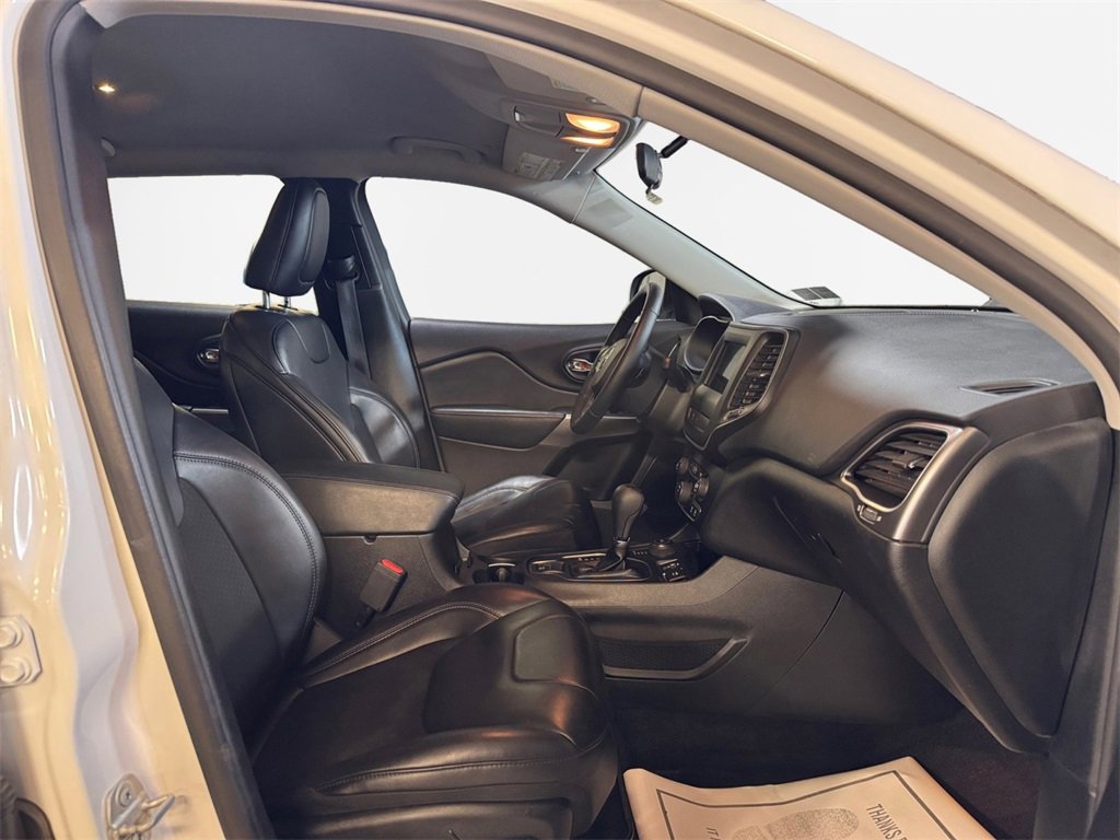 Used 2019 Jeep Cherokee Latitude Plus w/ Cold Weather Group image 26