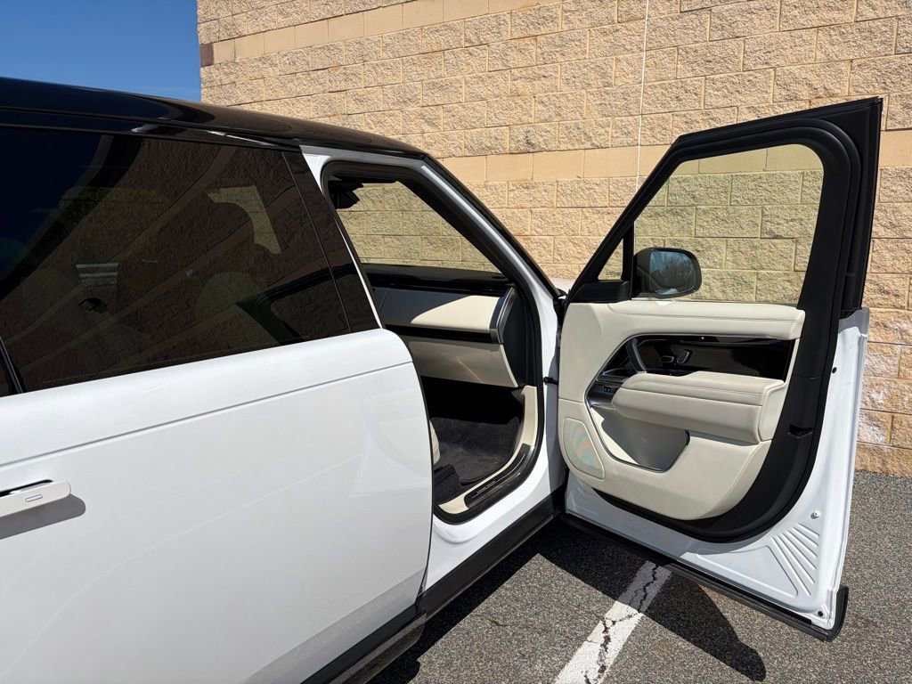 Certified 2023 Land Rover Range Rover Long Wheelbase SE AWD/4WD image 14