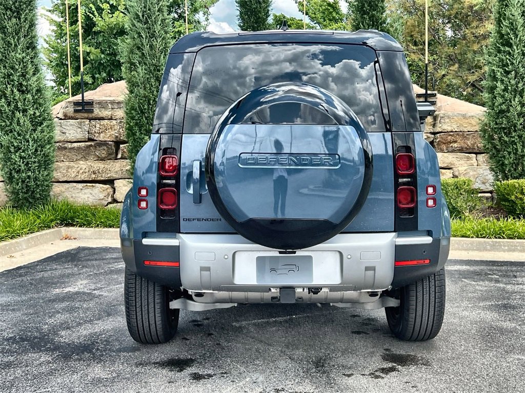 Used 2025 Land Rover Defender 110 S image 4