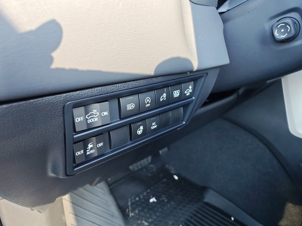 Used 2026 Toyota Tundra Platinum AWD/4WD image 12