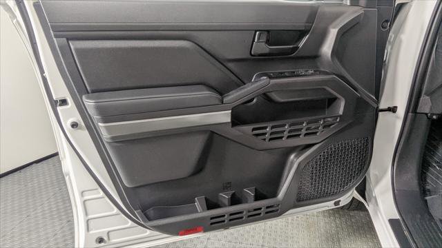 Used 2025 Toyota Tacoma SR5 AWD/4WD image 13