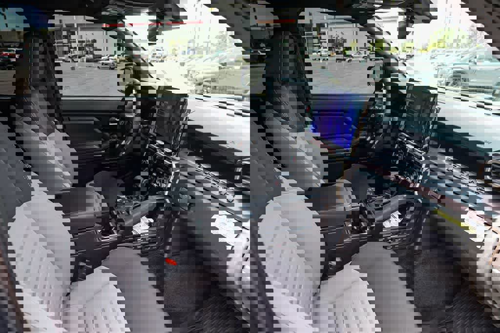 Used 2025 Toyota Tacoma TRD Off-Road image 17