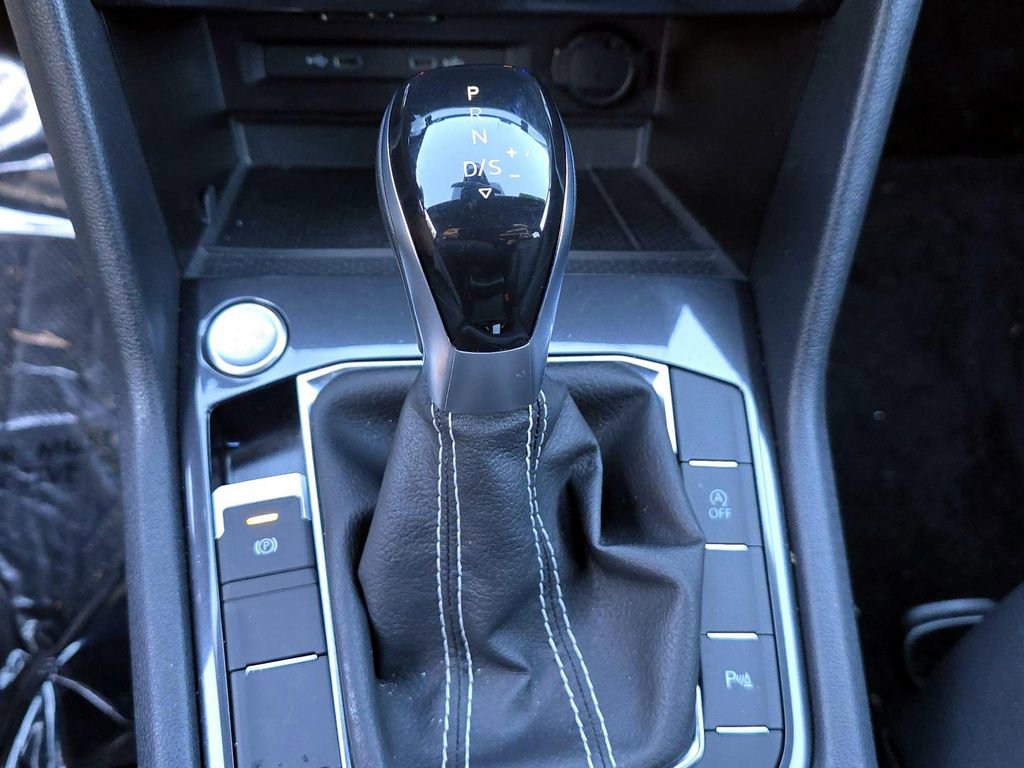 Used 2024 Volkswagen Tiguan SE R-Line image 20