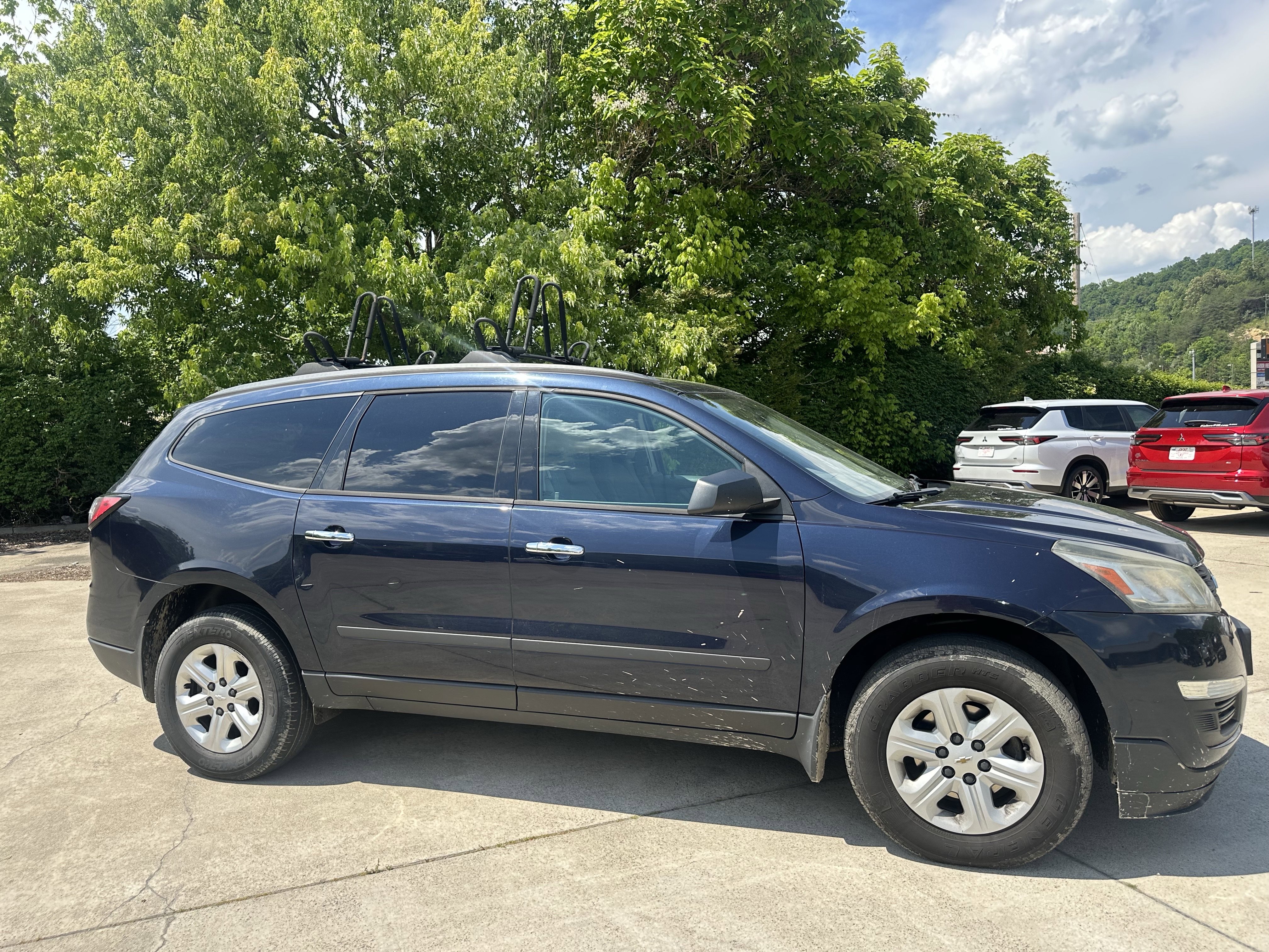 Used 2015 Chevrolet Traverse LS FWD image 4