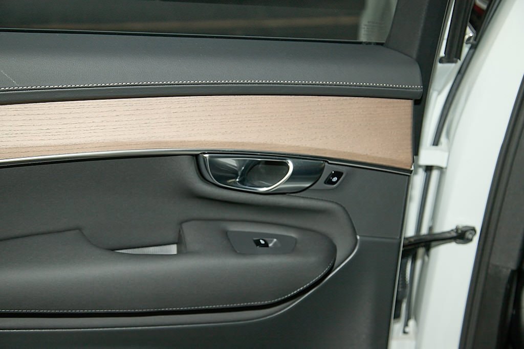 New 2025 Volvo XC90 B6 Plus w/ Protection Package Premier image 18