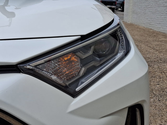Used 2021 Toyota RAV4 XSE w/ Weather Package AWD/4WD image 9