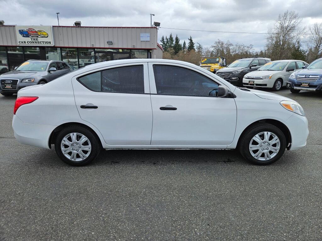 Used 2014 Nissan Versa S FWD image 4