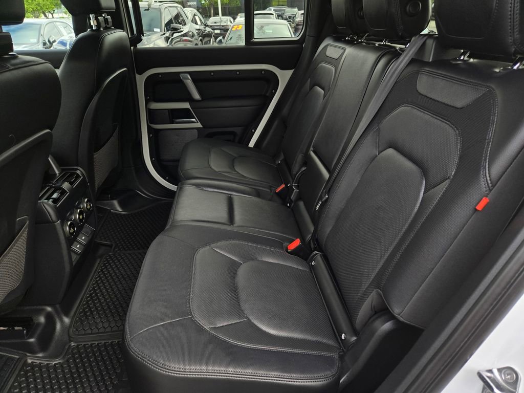 Used 2024 Land Rover Defender 110 X-Dynamic SE image 13
