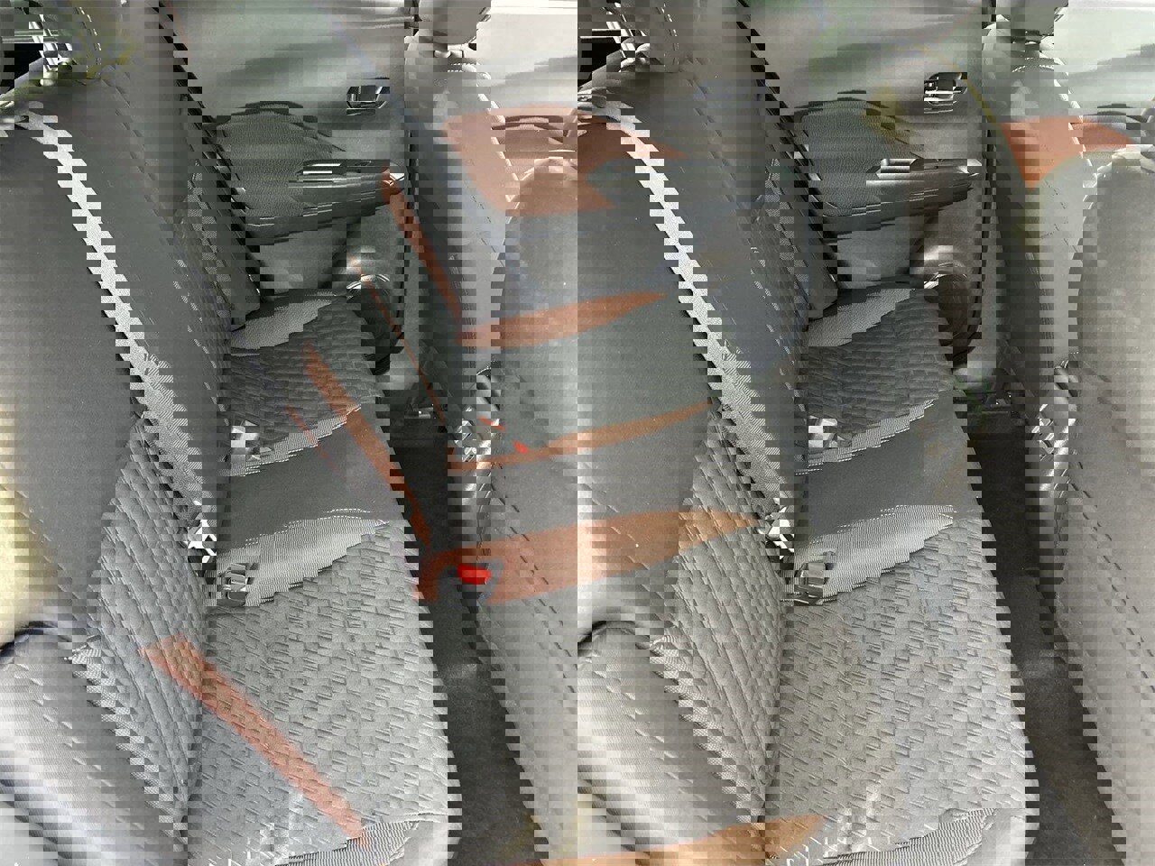 Used 2023 Nissan Kicks SR image 9