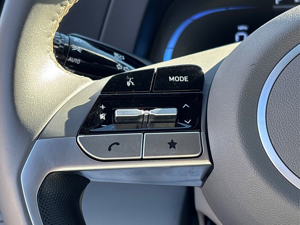 Certified 2025 Hyundai Elantra Sport image 29