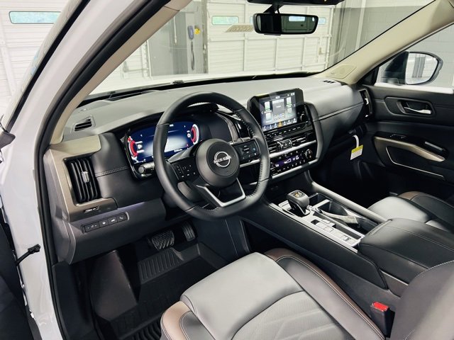 New 2025 Nissan Pathfinder Platinum image 24